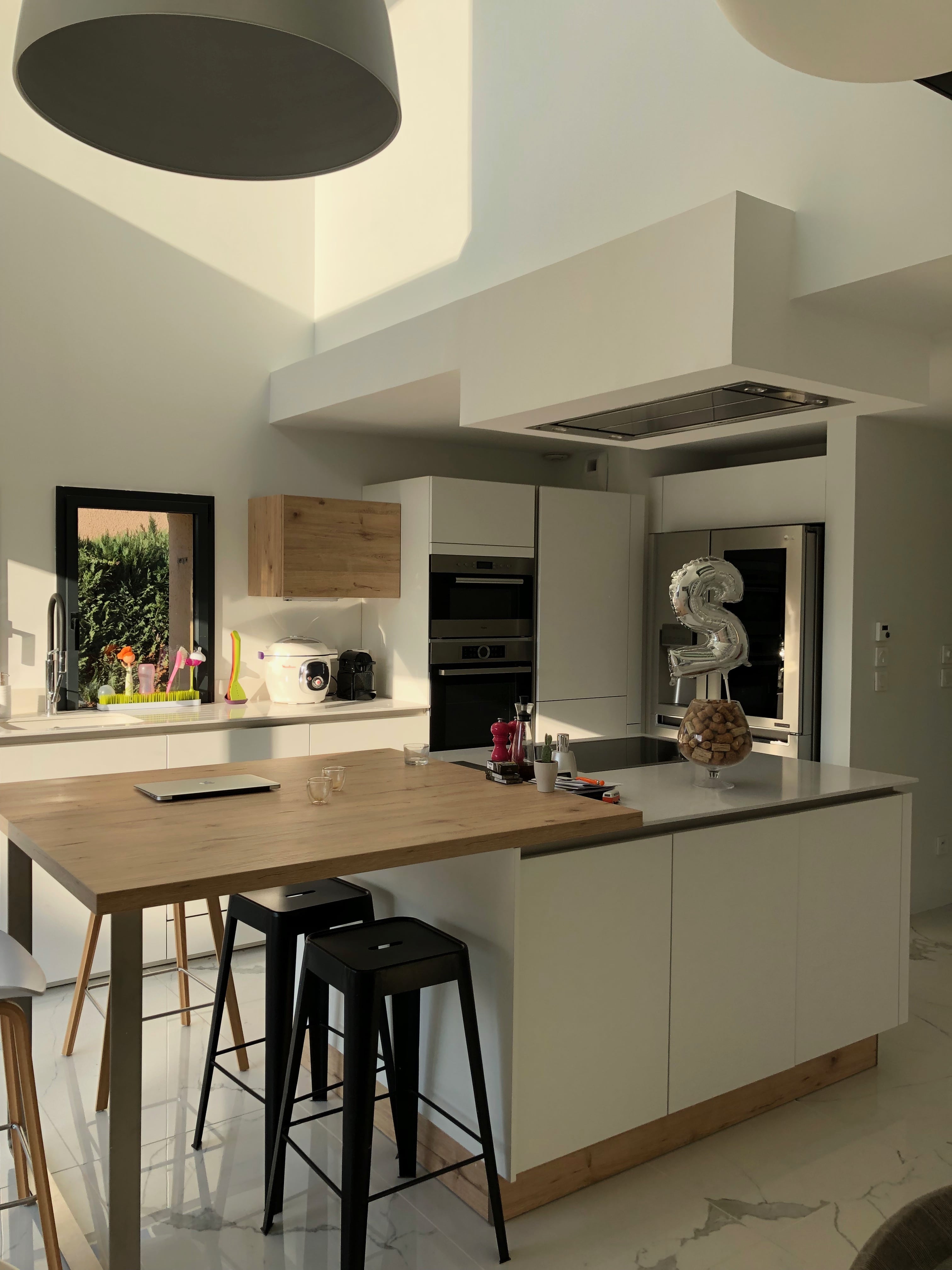 Maison B.