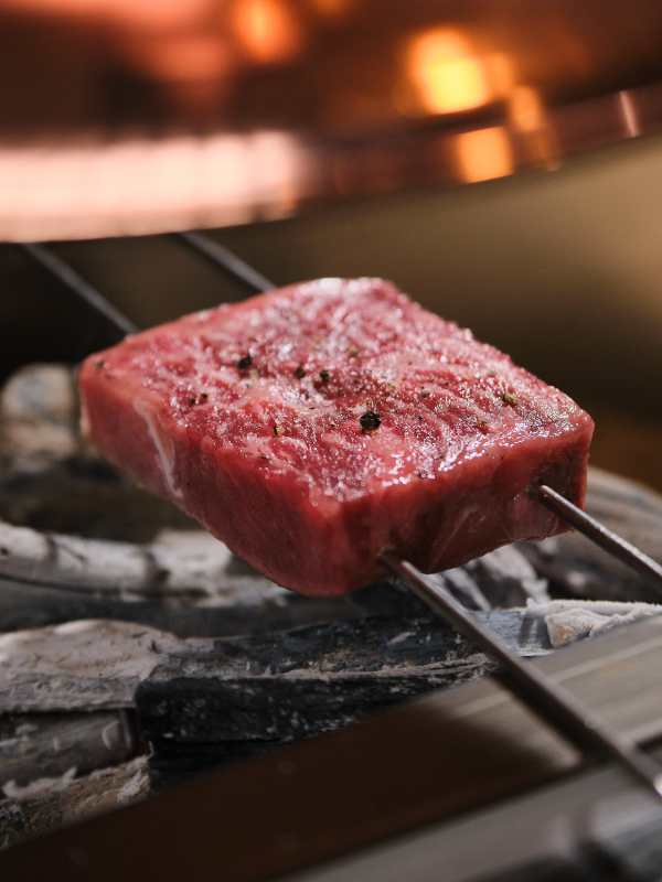 Wagyu grillé à la braise, spécialité Kōhaku